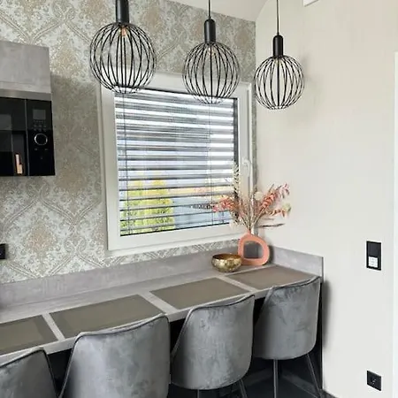 Tiny Hilde 100m Entfernt Zum