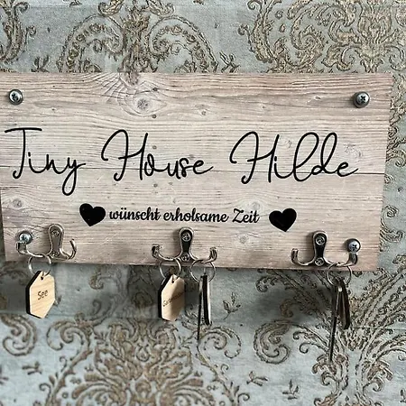 Tiny Hilde 100m Entfernt Zum