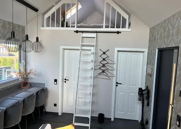 Tiny Hilde 100m Entfernt Zum