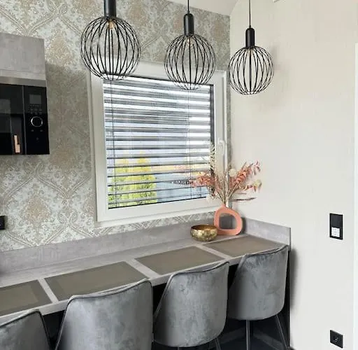 Tiny Hilde 100m Entfernt Zum