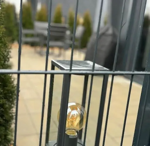 Tiny Hilde 100m Entfernt Zum