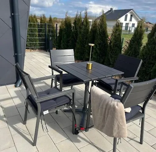 Tiny Hilde 100m Entfernt Zum *